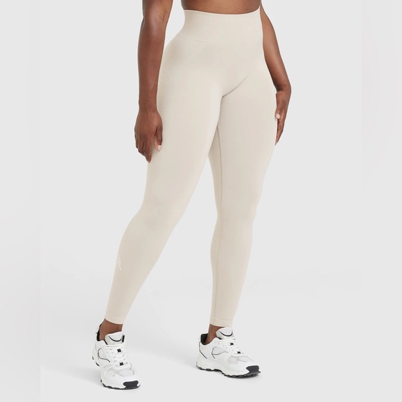 Oner Active Effortless Seamless Leggings | Sand - M - Short - Picture 3 of 5